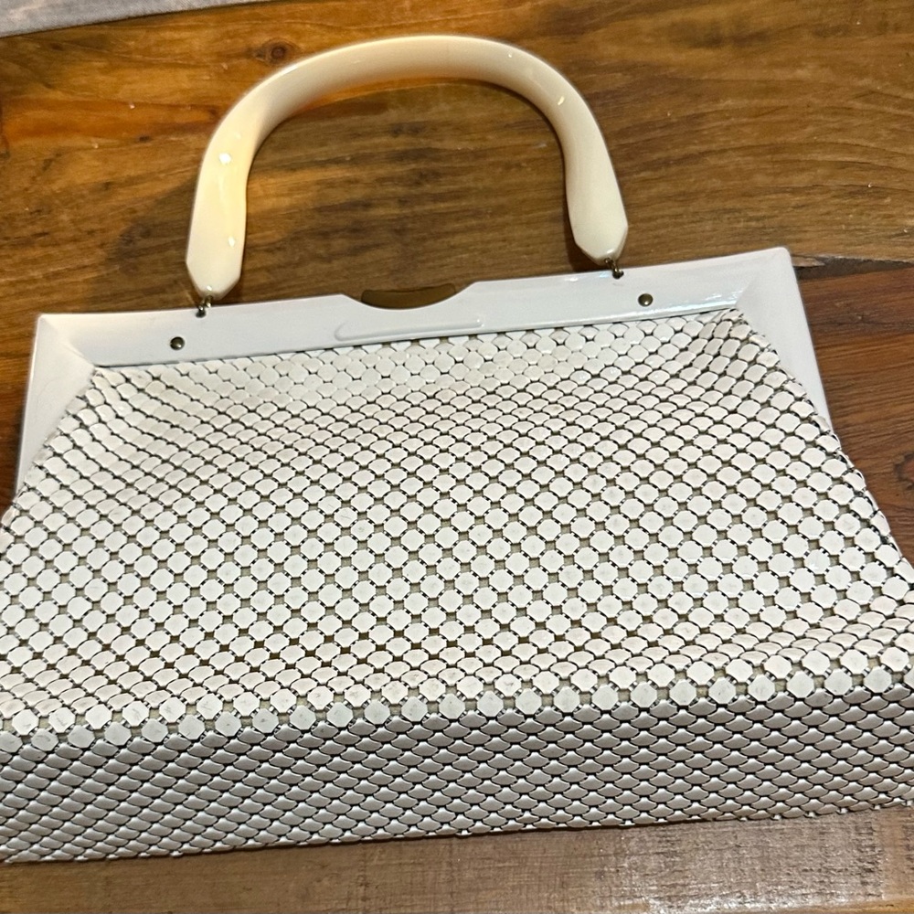 Vintage Whiting and Davis 1960 White Handbag Mesh Circles Resin Handle - Picture 4 of 11